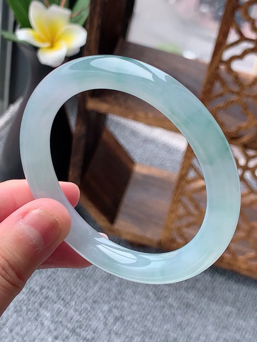 a货翡翠老坑冰种飘花圆条手镯54-55圈口  尺寸54×8.8mm 重量42.83g 0531
