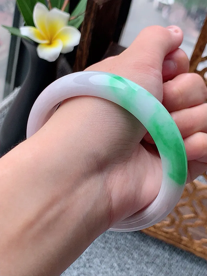 a货翡翠老坑春彩紫罗兰飘绿正装正圈手镯60-61大圈口 尺寸60×12.3×8.5mm 重量64.60g 0531