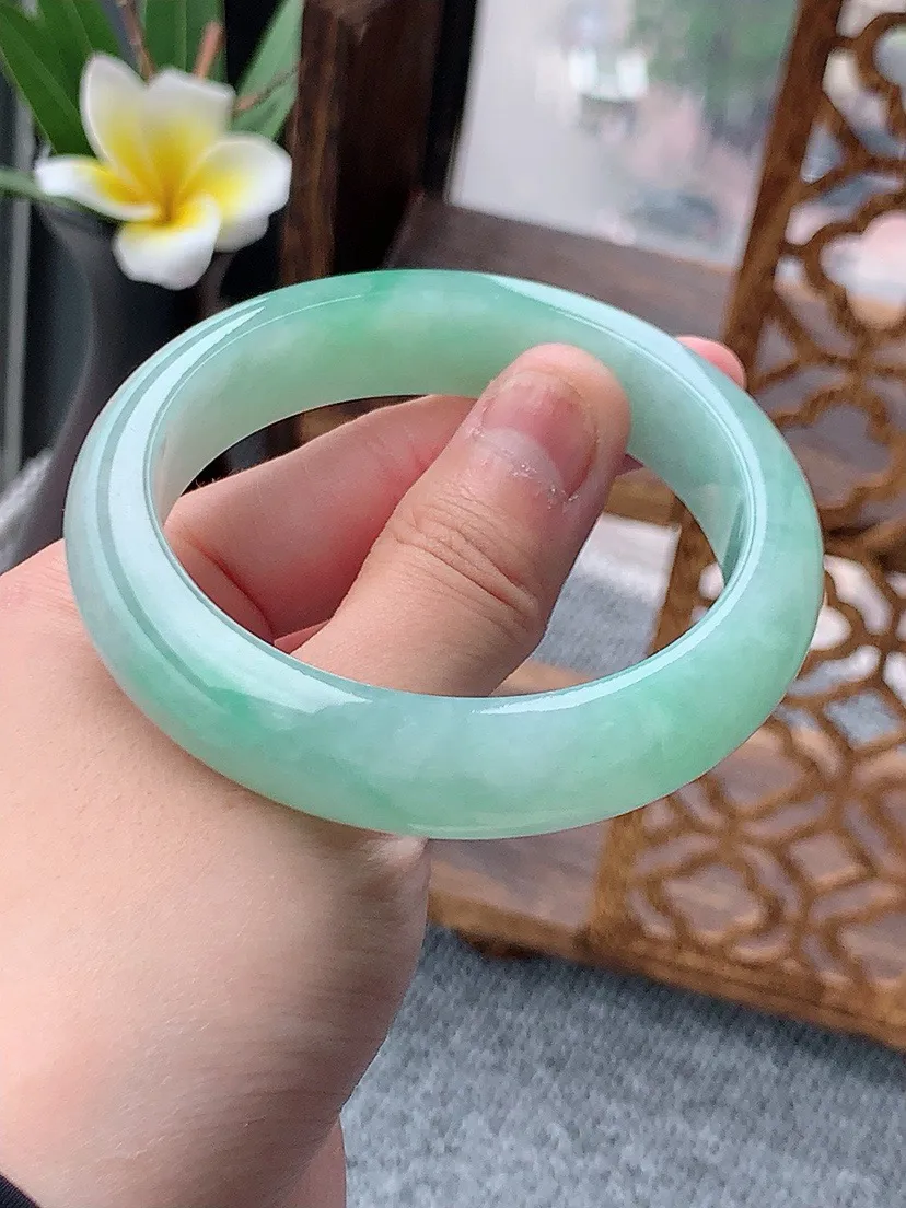 a货翡翠老坑冰种满绿正装正圈手镯55-56圈口 尺寸55×13.2×8.3mm 重量62.00g 0531