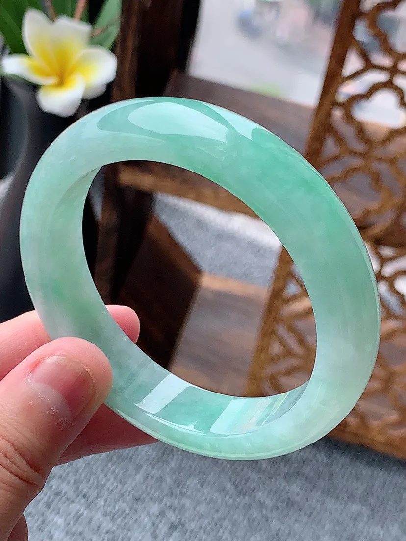 a货翡翠老坑冰种满绿正装正圈手镯55-56圈口 尺寸55×13.2×8.3mm 重量62.00g 0531