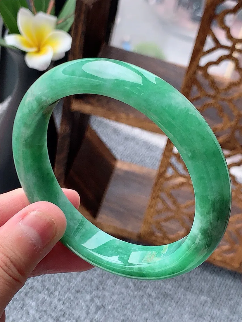 a货翡翠老坑满绿正装正圈手镯60-61大圈口 尺寸60.4×12.2×8.8mm 重量68.85g 