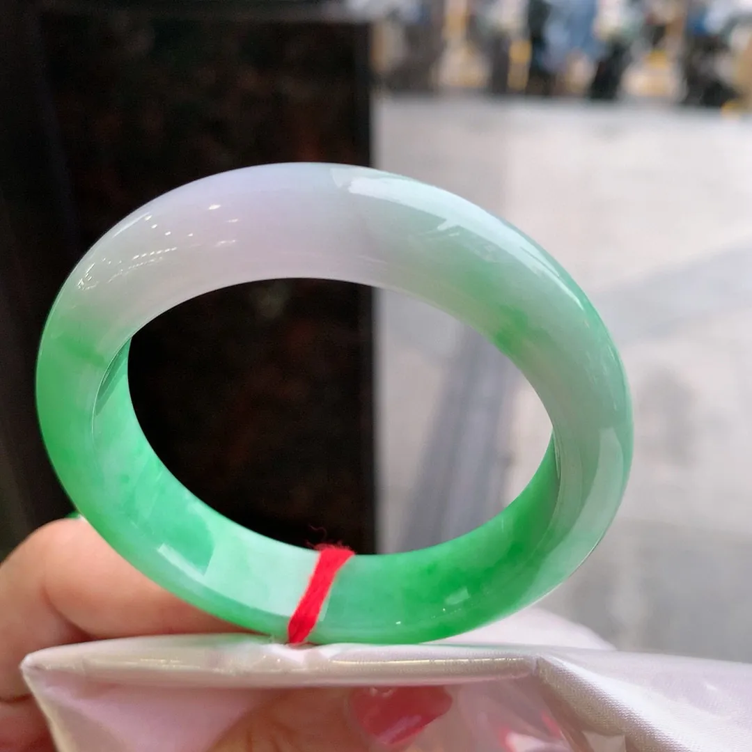 正圈一大圈阳绿 无瑕 尺寸:52.6/12.5/8.3 色阳