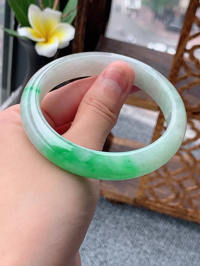 a货翡翠老坑飘阳绿正装正圈手镯58-59圈口 尺寸58.5×12.5×8mm 重量59.76g 0531