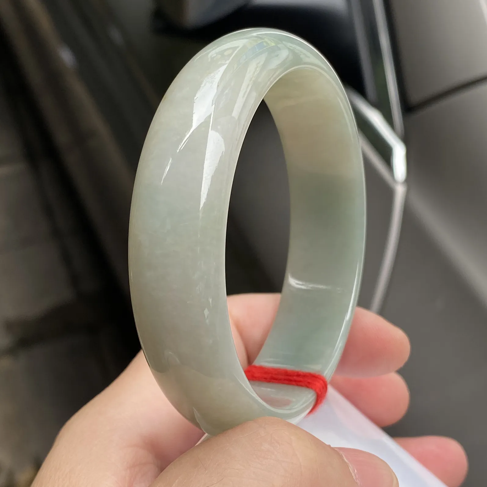 推荐【61.5圈特色青镯】大圈口，水水润润，细腻，种老水头好，特色青色镯，带点黄翡，细腻～～61.5*17.2*7.5