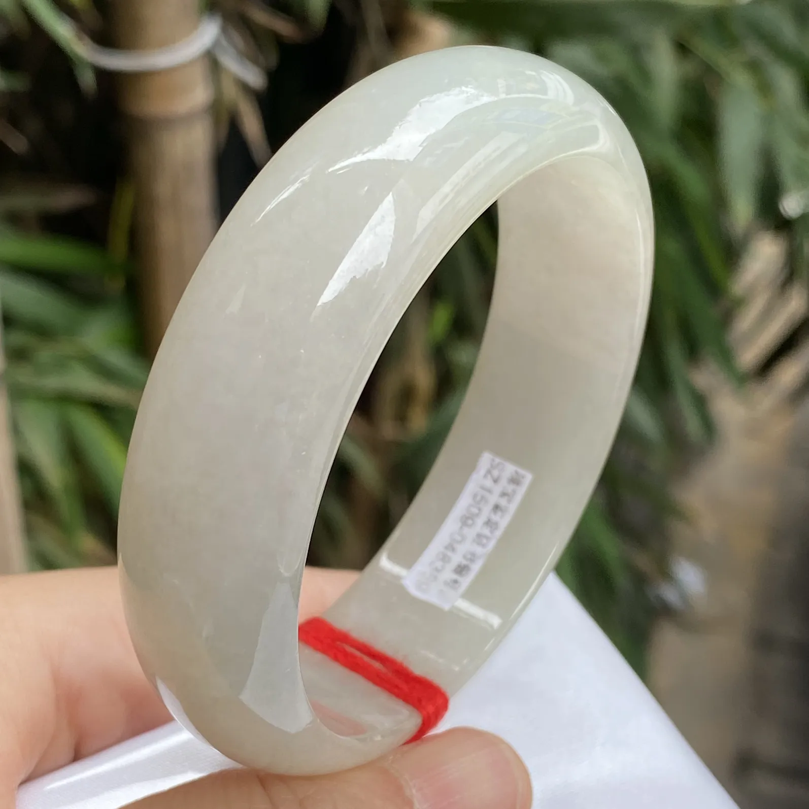 推荐【60圈淡金色镯】大圈口，水水润润，细腻，种老水头好，特色黄翡镯，细腻~~60*19*7.5