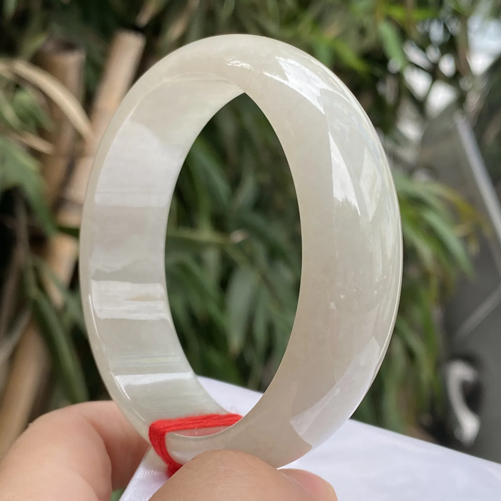 推荐【60圈淡金色镯】大圈口，水水润润，细腻，种老水头好，特色黄翡镯，细腻~~60*19*7.5