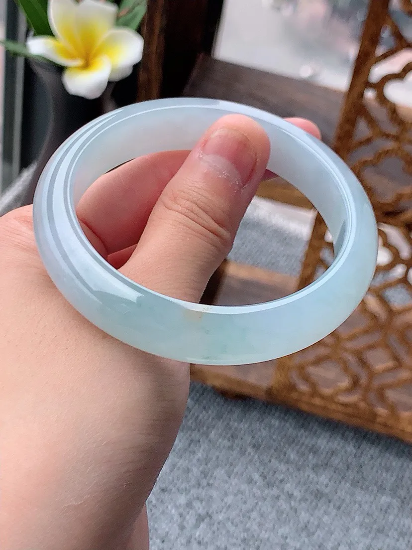 a货翡翠老坑飘黄翡飘花正装正圈手镯56-57圈口  尺寸56.3×12.6×8mm 重量57.00g 0531