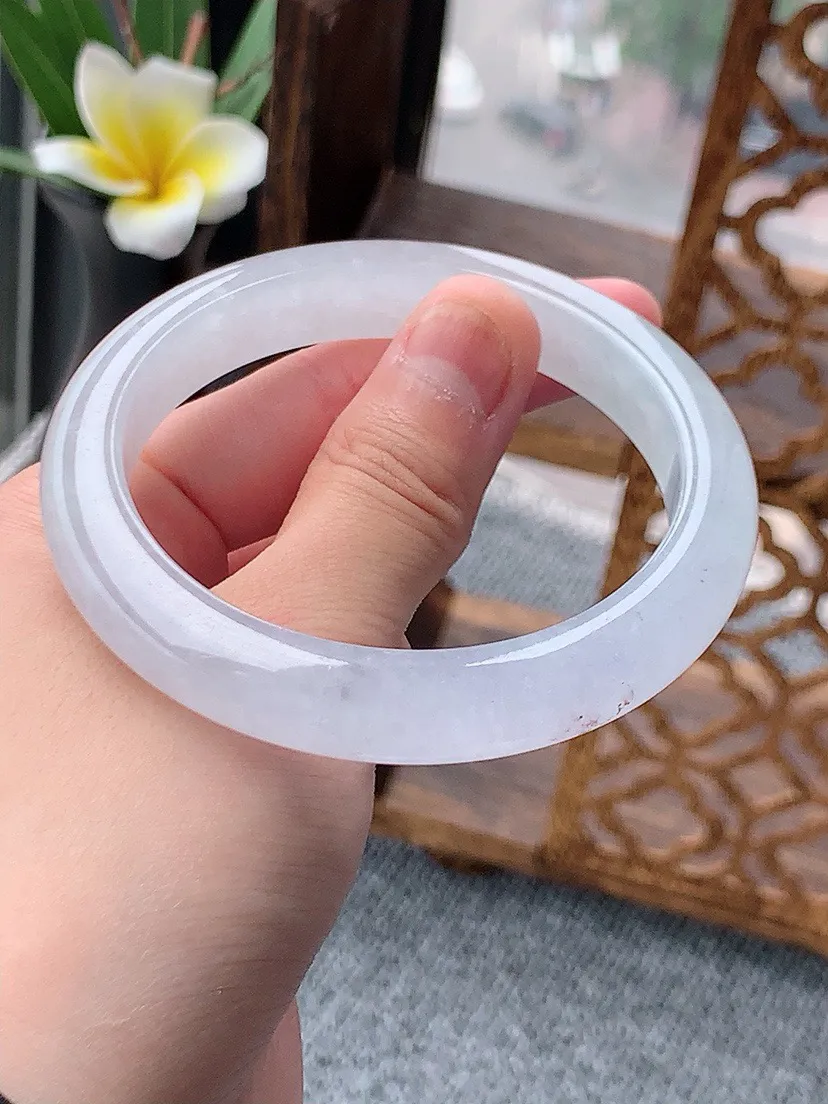 a货翡翠老坑白月光正装正圈手镯57-58圈口  尺寸57.3×10.5×8.2mm 重量53.46g 0531
