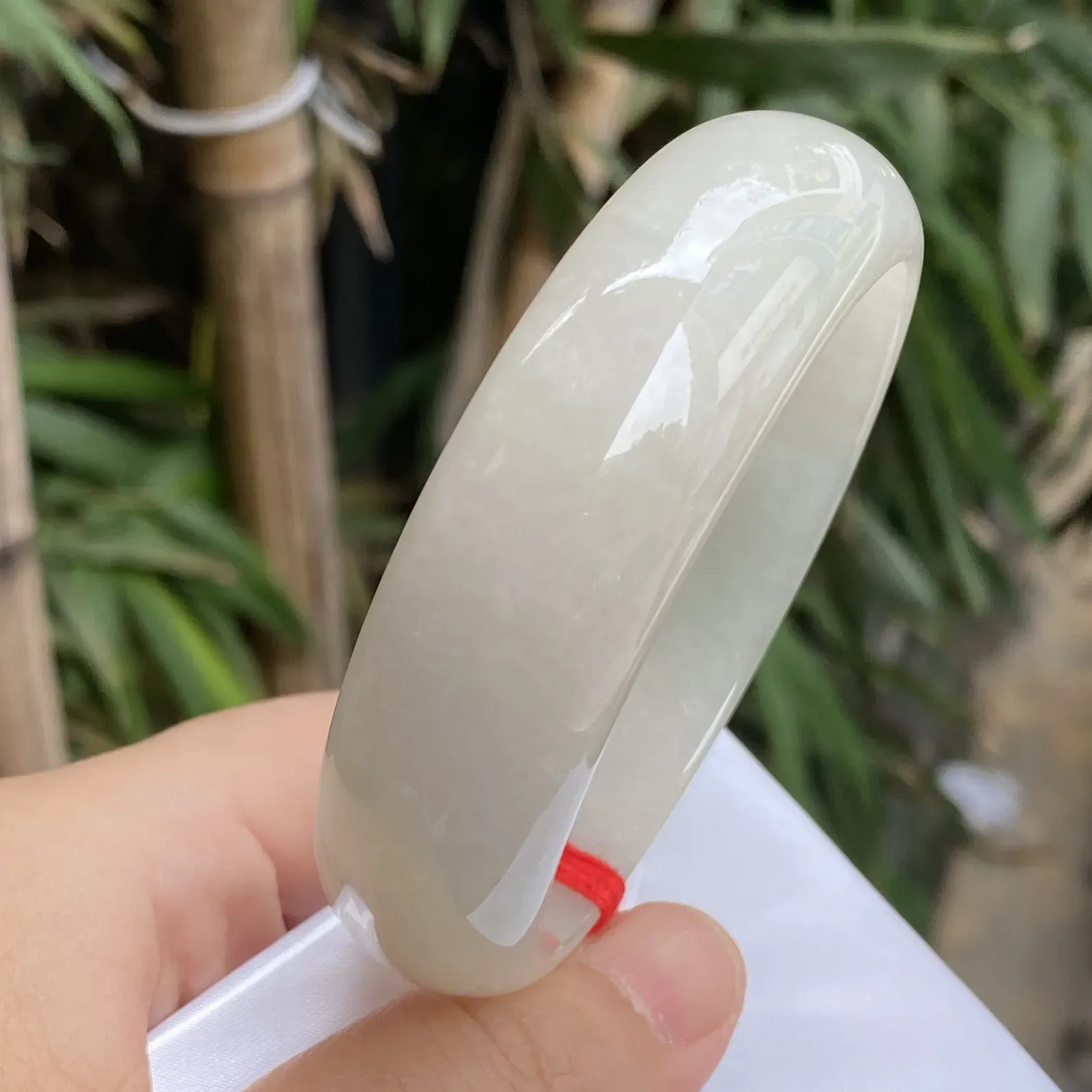 推荐【60圈淡金色镯】大圈口，水水润润，细腻，种老水头好，特色黄翡镯，细腻~~60*19*7.5