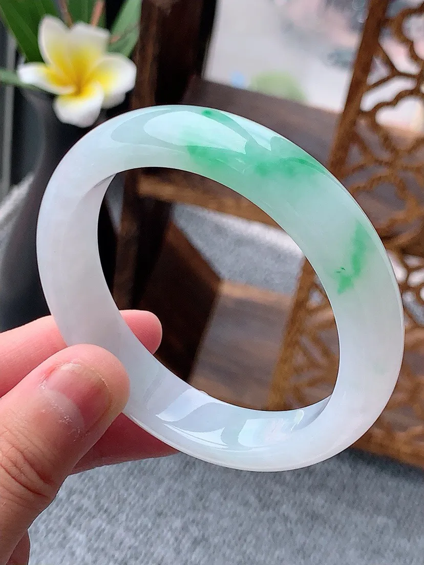 a货翡翠老坑飘绿正装正圈手镯53-54圈口  尺寸53.8×13×7.7mm 重量54.88g 05