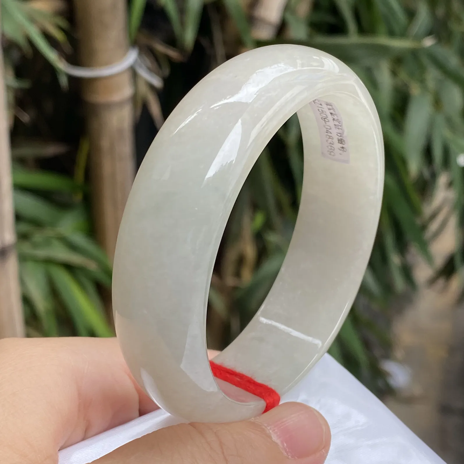 推荐【60圈淡金色镯】大圈口，水水润润，细腻，种老水头好，特色黄翡镯，细腻~~60*19*7.5
