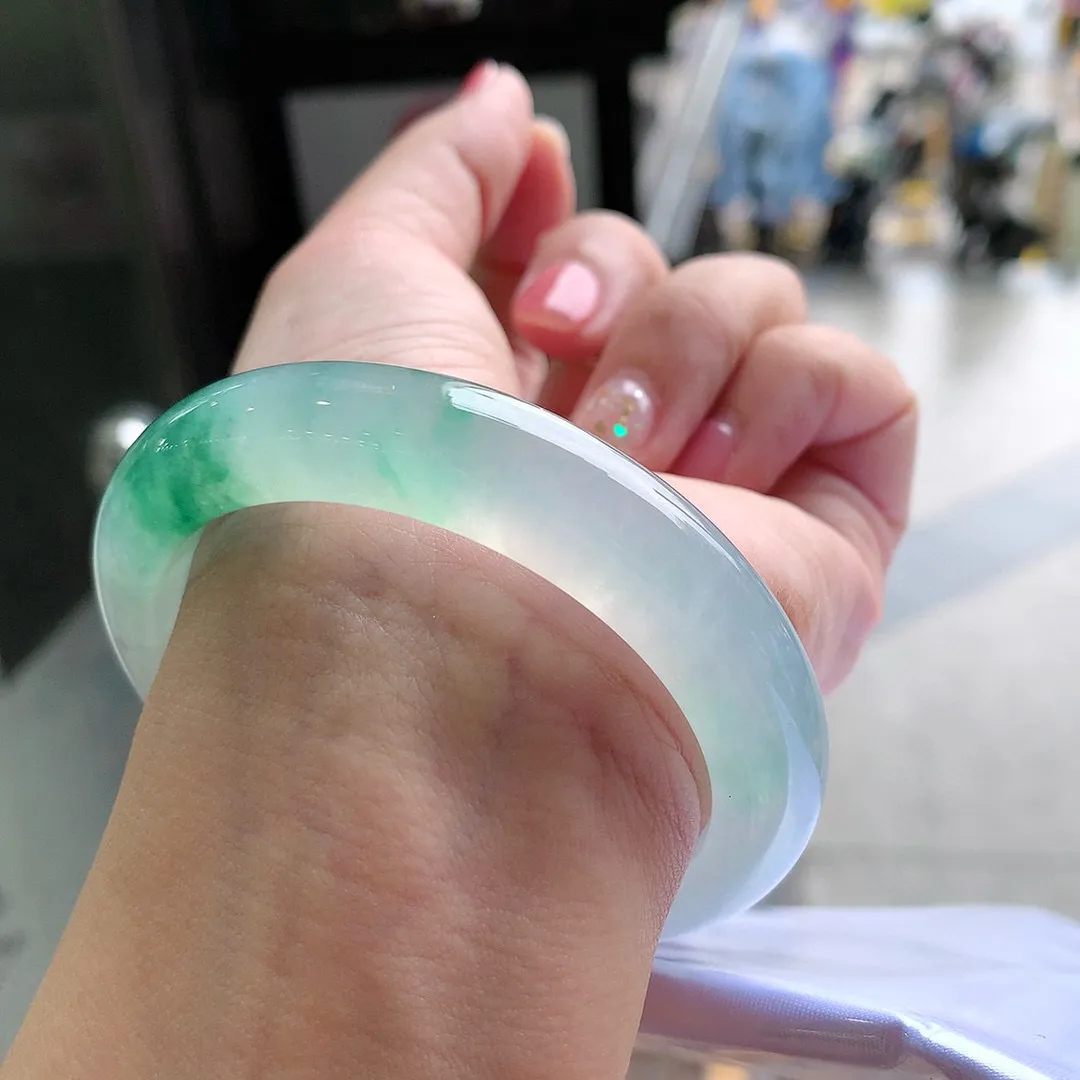 正圈冰玻飘花 一丝细线 尺寸:56.1/11.9/9 种水好