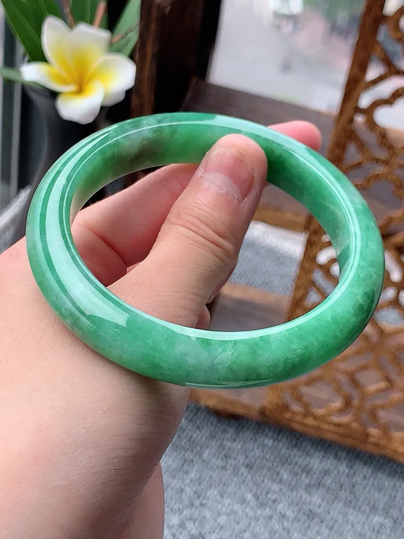 a货翡翠老坑满绿正装正圈手镯60-61大圈口 尺寸60.4×12.2×8.8mm 重量68.85g 0531