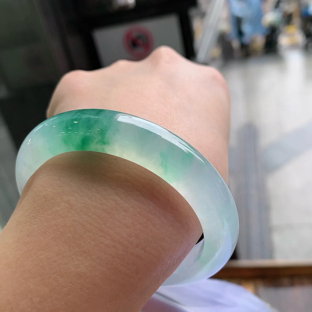 正圈冰玻飘花 一丝细线 尺寸:56.1/11.9/9 种水好