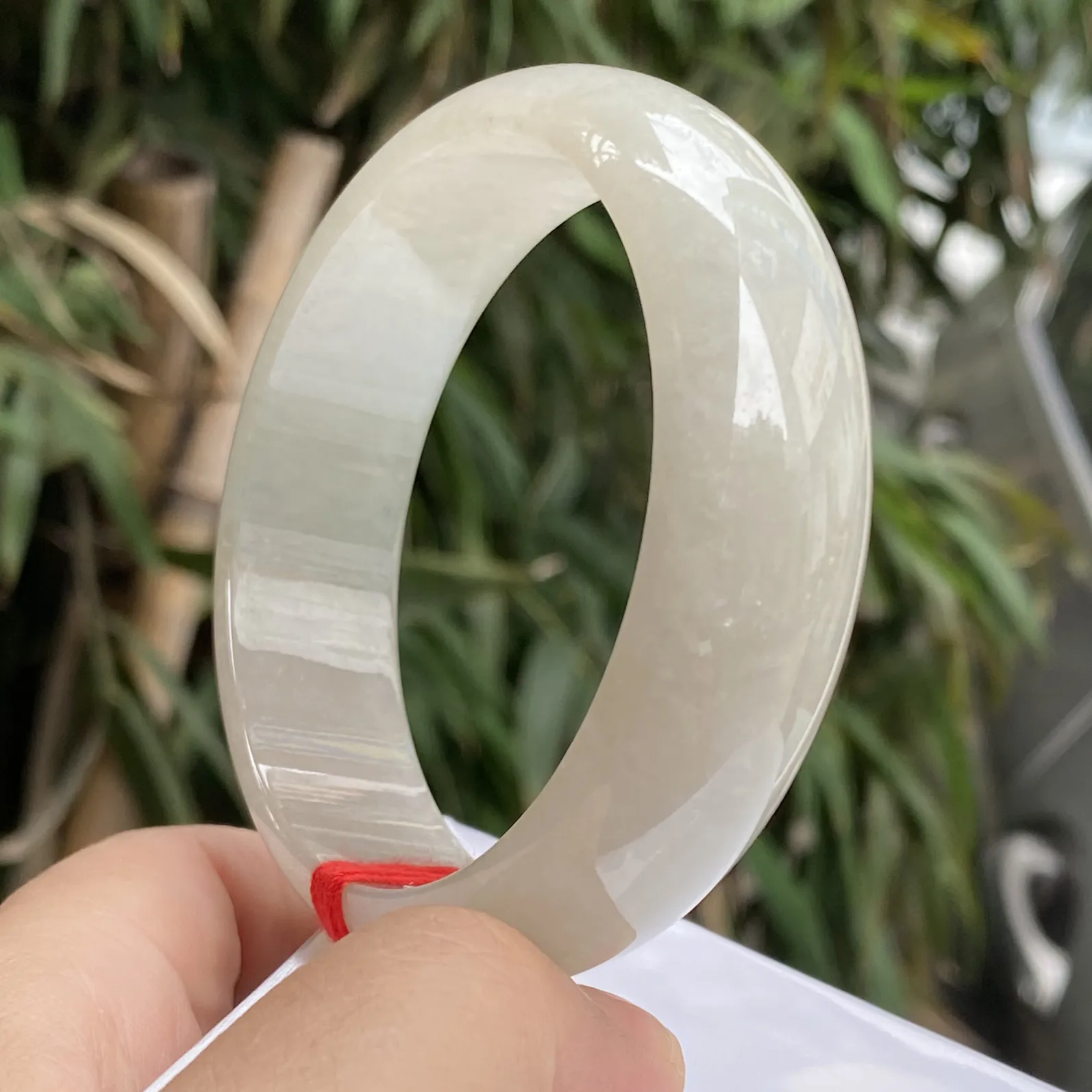 推荐【60圈淡金色镯】大圈口，水水润润，细腻，种老水头好，特色黄翡镯，细腻~~60*19*7.5