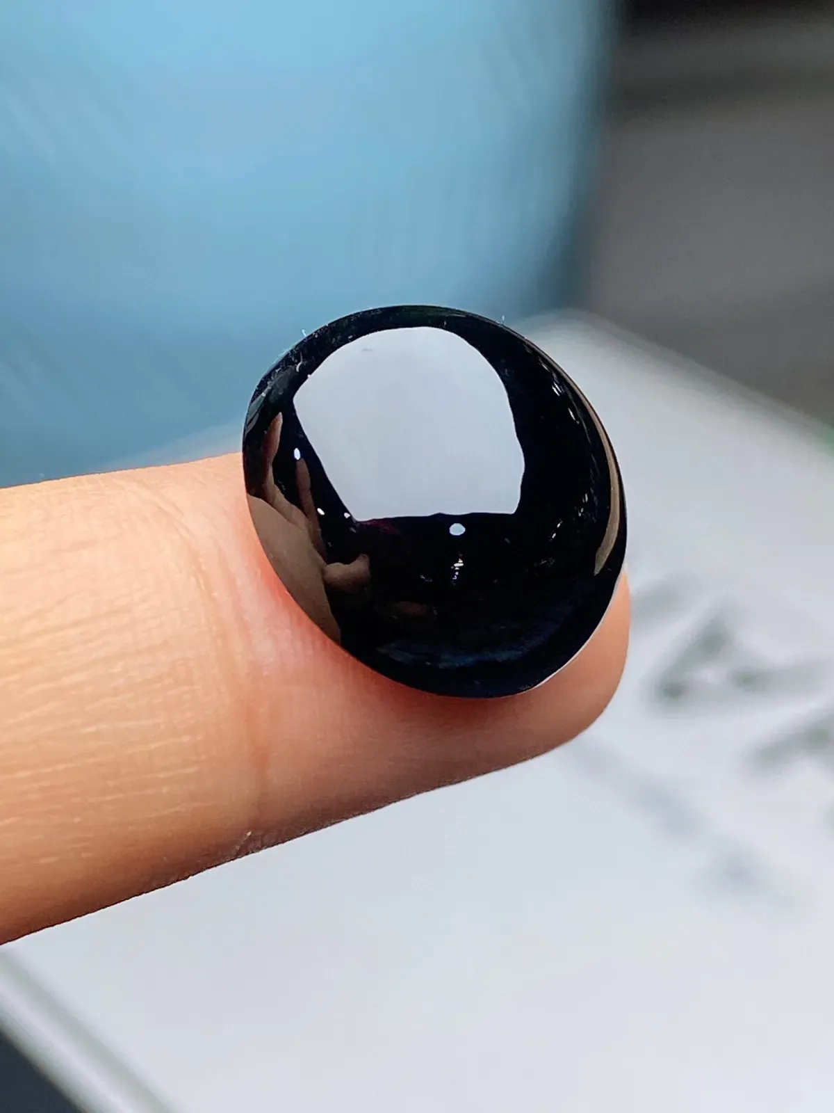 【墨翠裸石】
黑度油黑 灯打通透  品相饱满大气 尺寸15.1/6.8mm