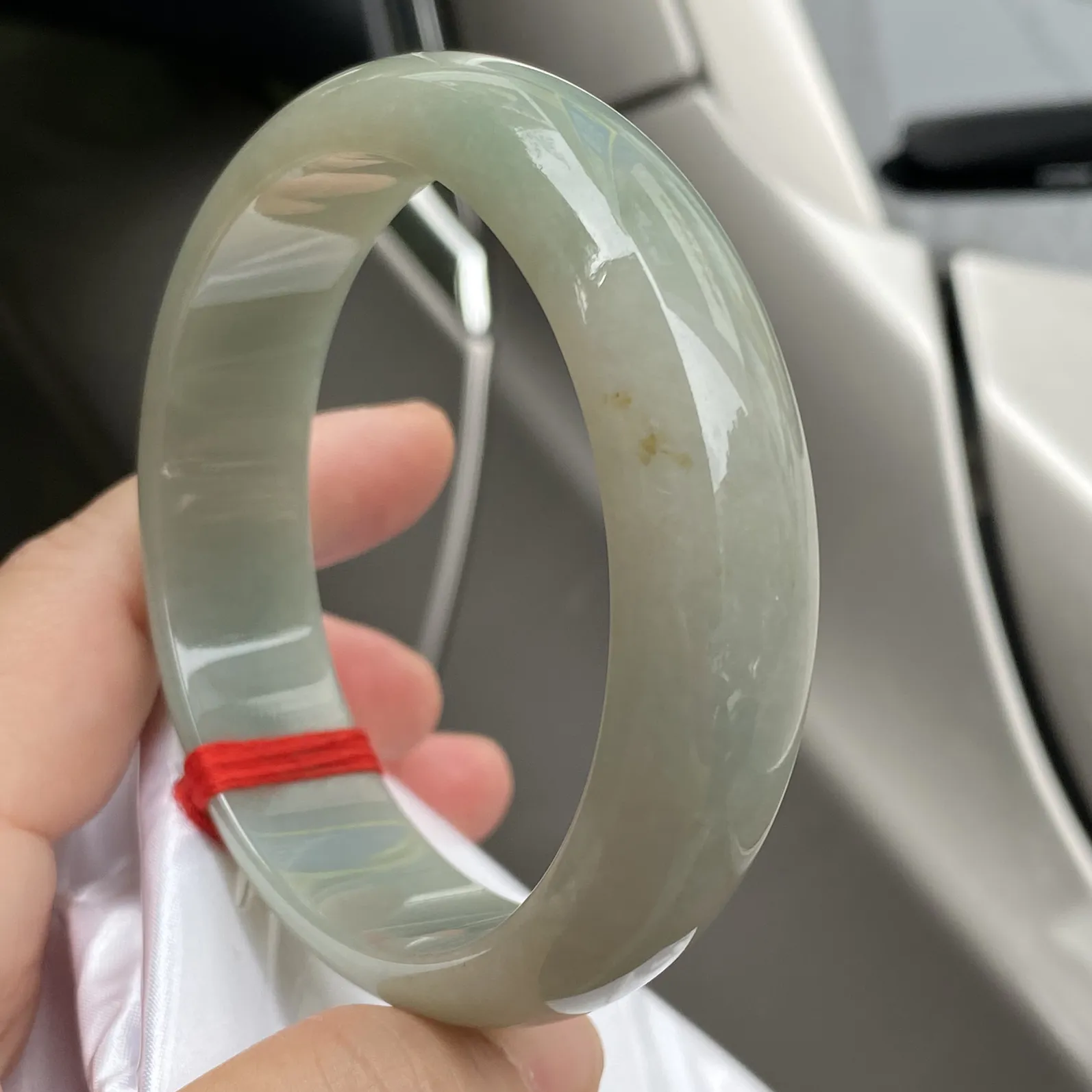 推荐【61.5圈特色青镯】大圈口，水水润润，细腻，种老水头好，特色青色镯，带点黄翡，细腻～～61.5*17.2*7.5