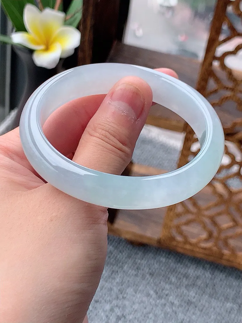 a货翡翠老坑冰种白月光贵妃手镯55-56圈口 尺寸55×48×12.2×6.8mm 重量45.09g 0531