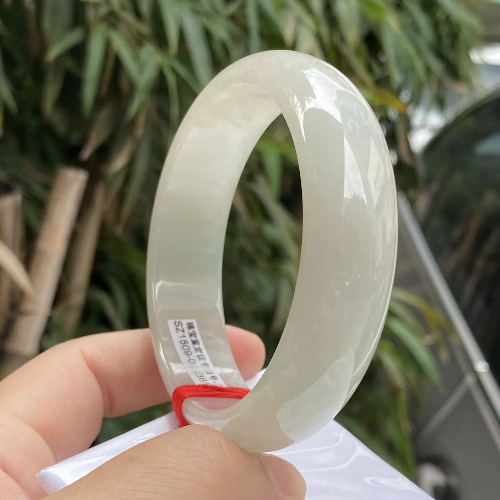 推荐【62.2圈淡金色镯】大圈口，水水润润，细腻，种老水头好，特色黄翡镯，细腻～62.2*17.8*8.5