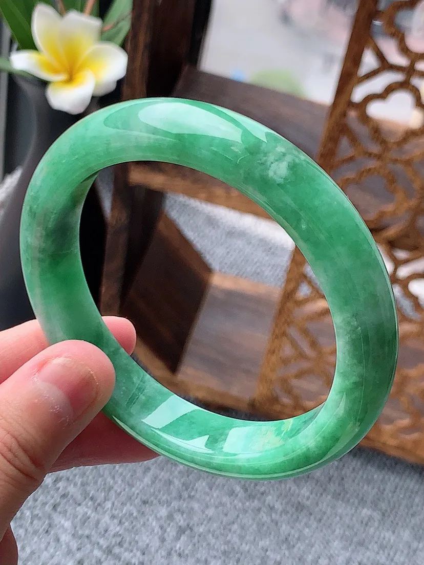 a货翡翠老坑满绿正装正圈手镯60-61大圈口 尺寸60.4×12.2×8.8mm 重量68.85g 0531