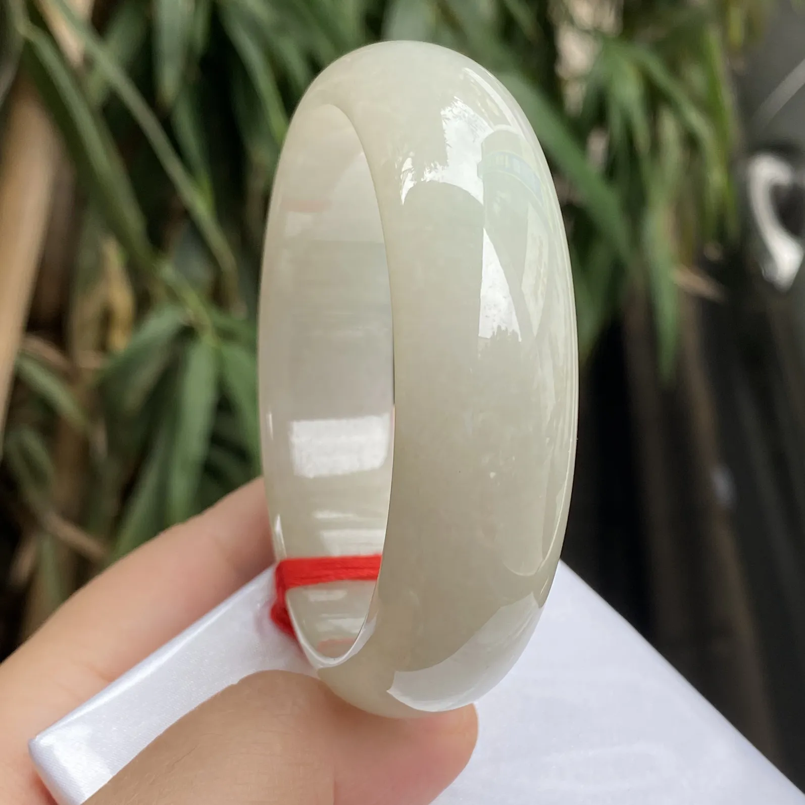 推荐【61.3圈淡金色镯】大圈口，水水润润，细腻，种老水头好，特色黄翡镯，细腻～61.3*18.6*8