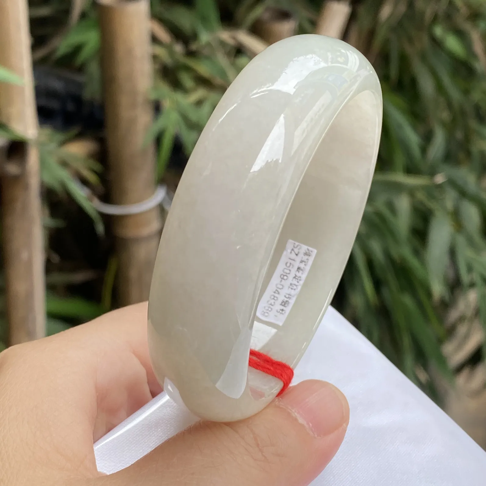 推荐【60圈淡金色镯】大圈口，水水润润，细腻，种老水头好，特色黄翡镯，细腻~~60*19*7.5