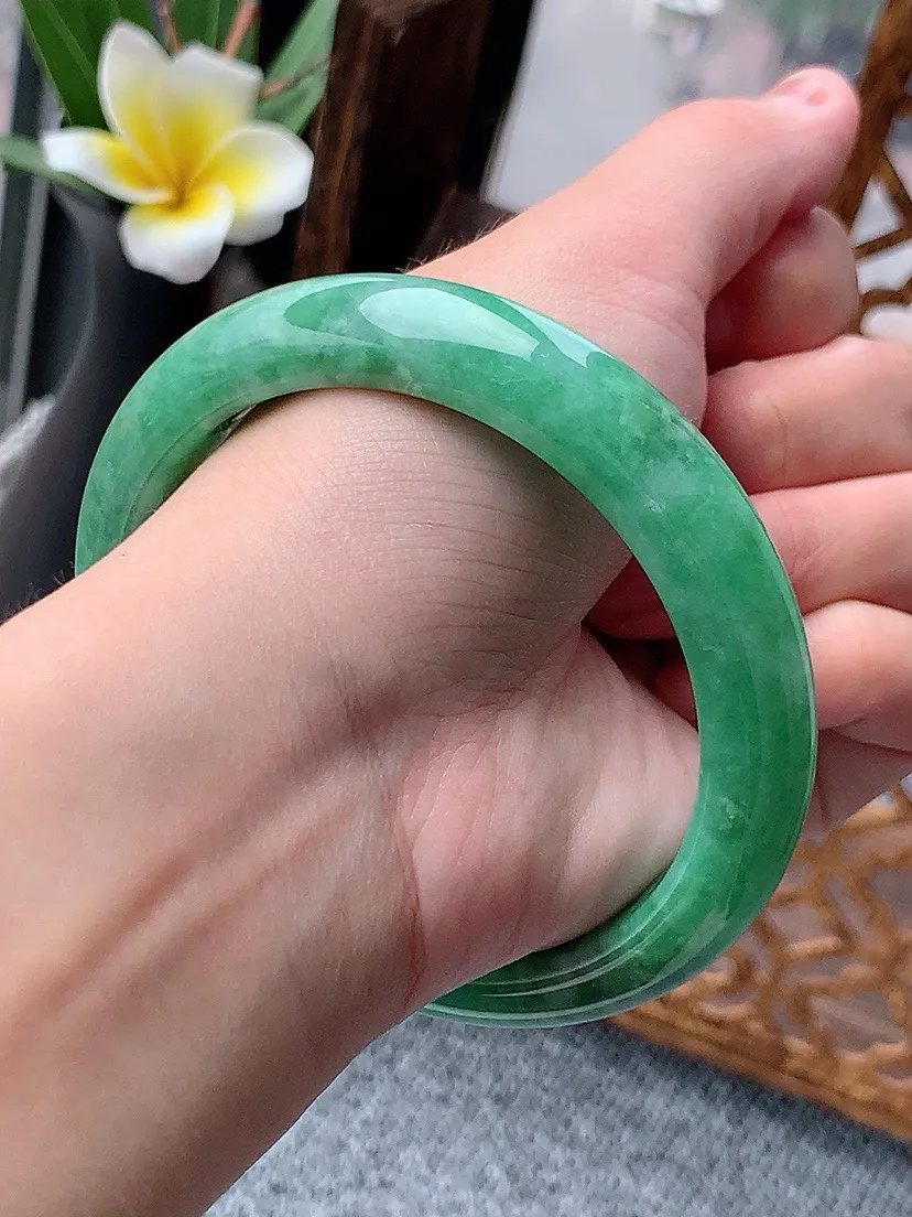a货翡翠老坑满绿正装正圈手镯60-61大圈口 尺寸60.4×12.2×8.8mm 重量68.85g 0531