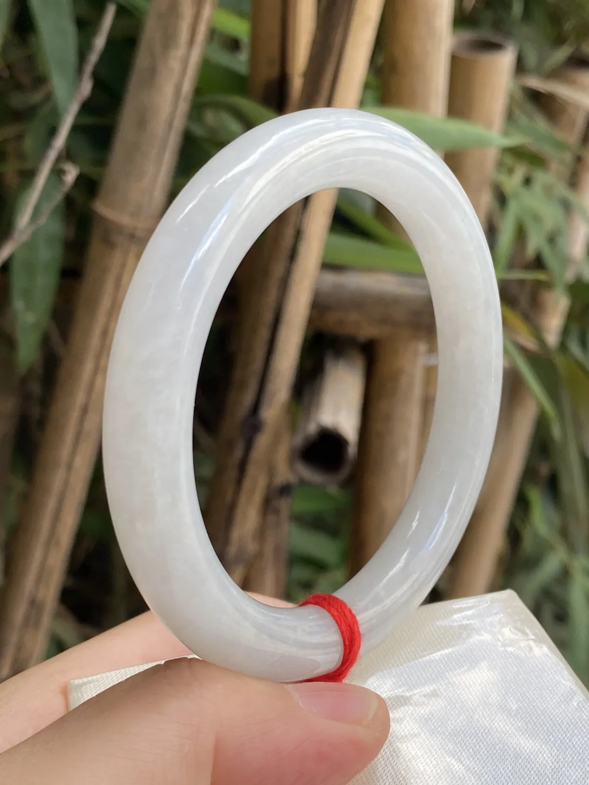 推荐【59.1圈圆条镯】冰冰糯糯，水水润润，细腻，种老，水头好，超值～～ 细腻59.1*10.5*10