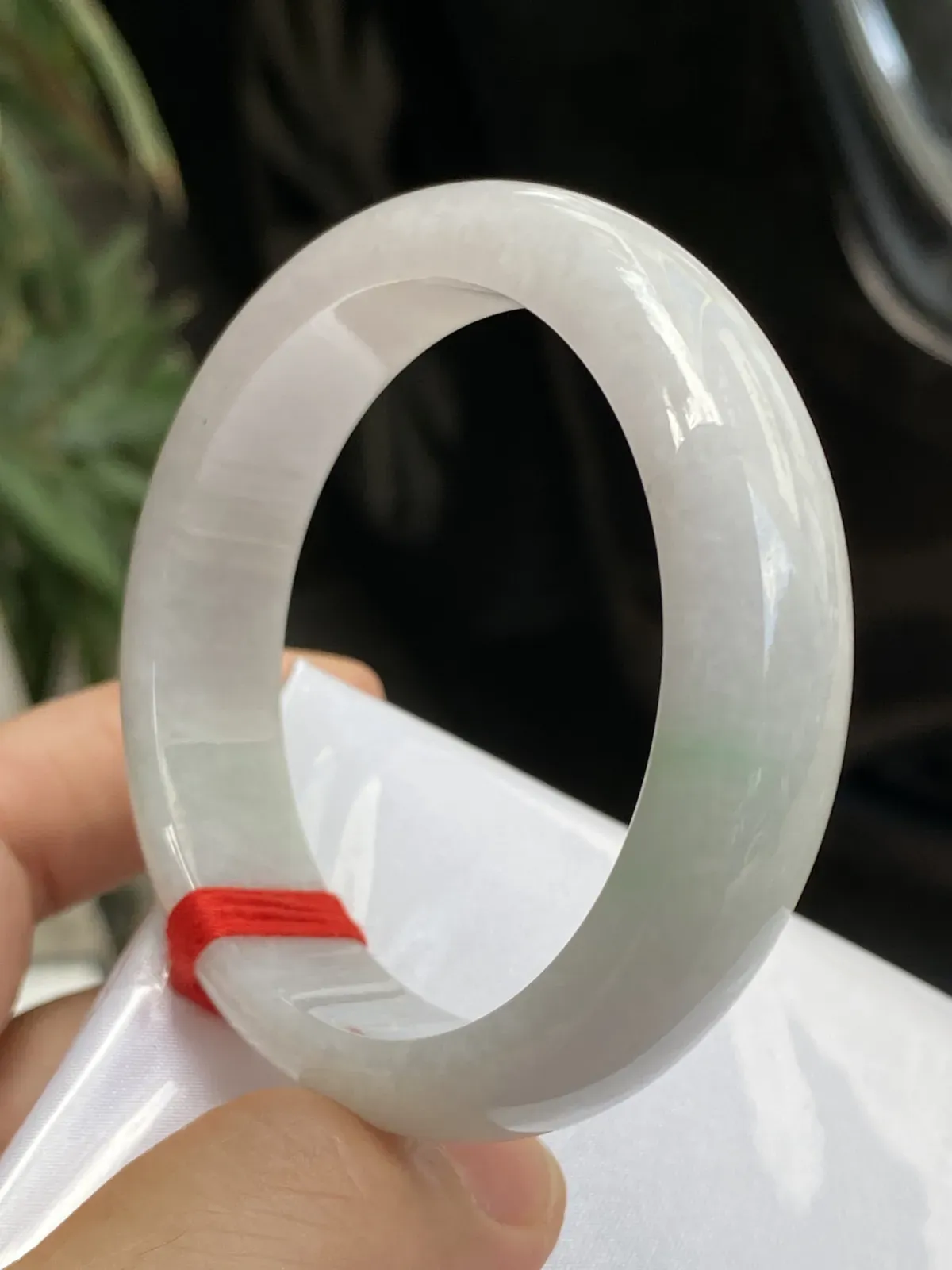 推荐【54圈飘绿镯】飘淡绿花，水润，细腻，种老，水头好，超值～～
