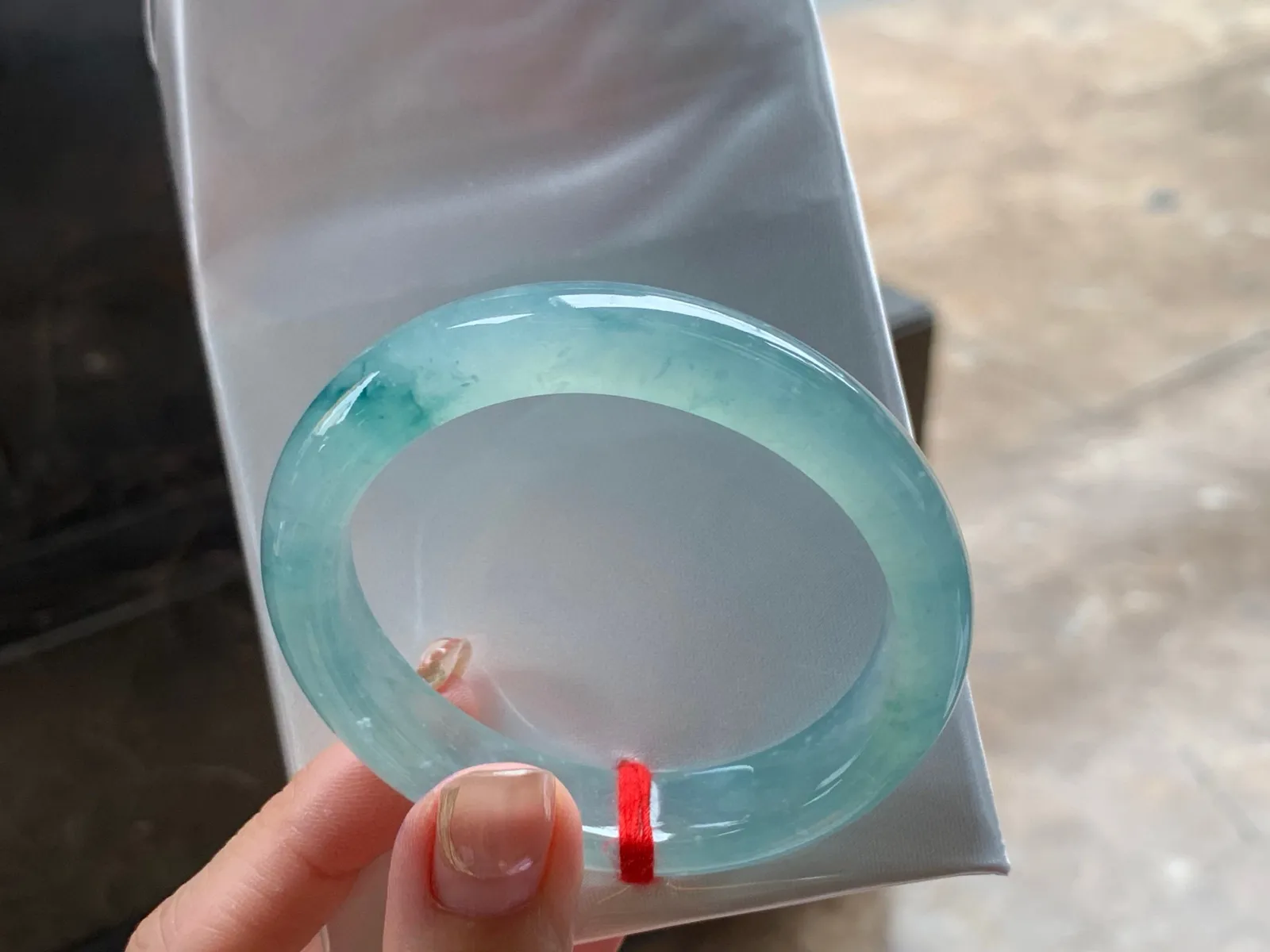 冰晴飘花贵妃镯
种老55.4/12/8mm