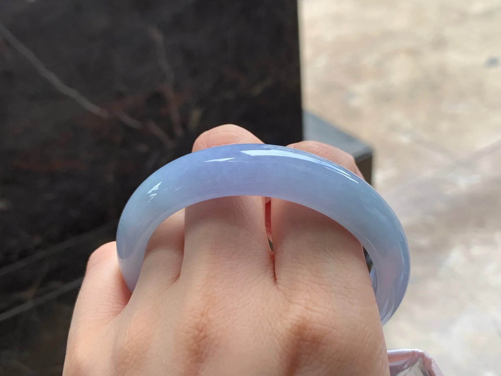 紫春手镯
细腻清爽 56/12.8/8.2mm