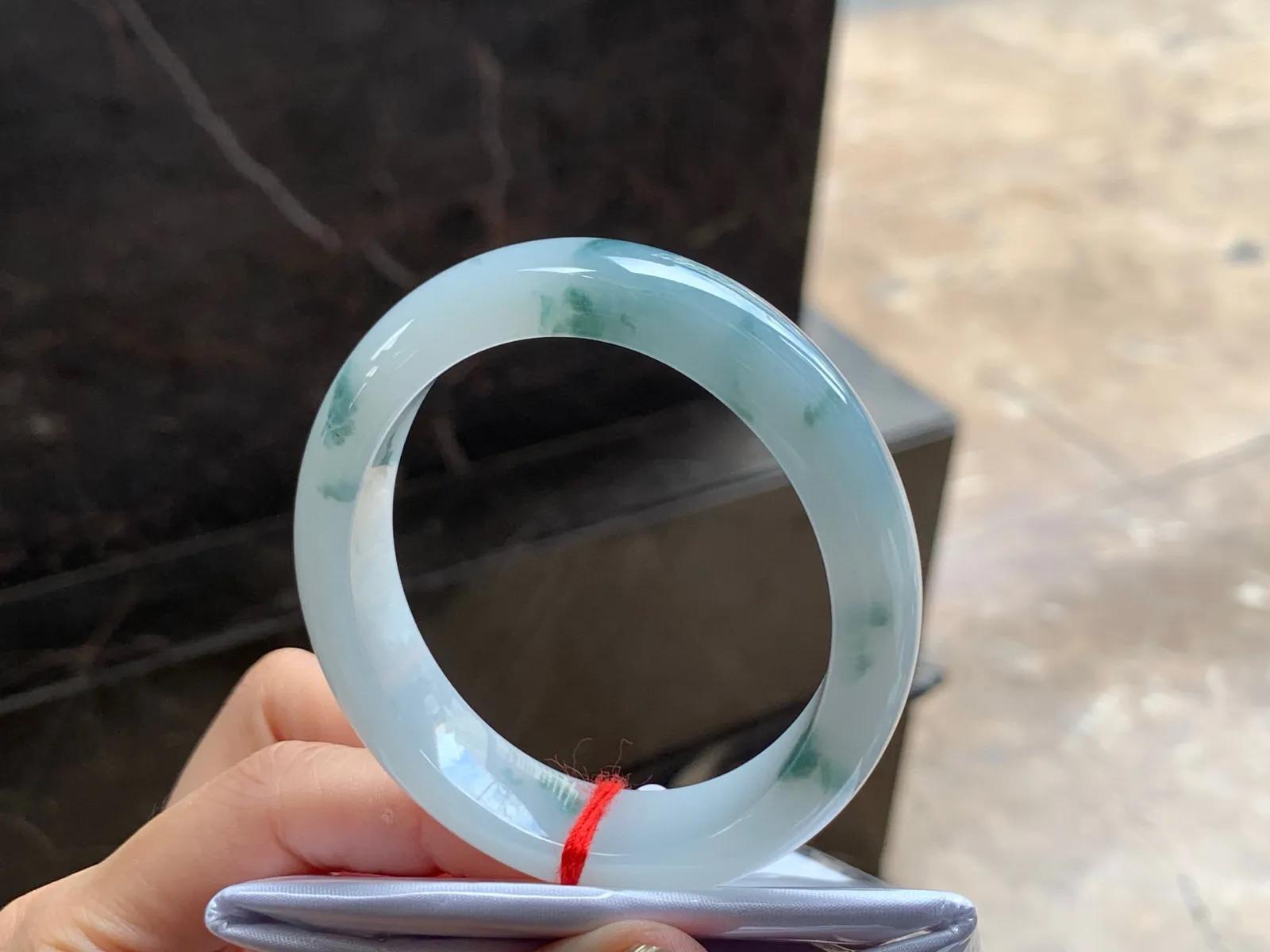 飘花贵妃镯
细腻清爽 54.8/13/8mm