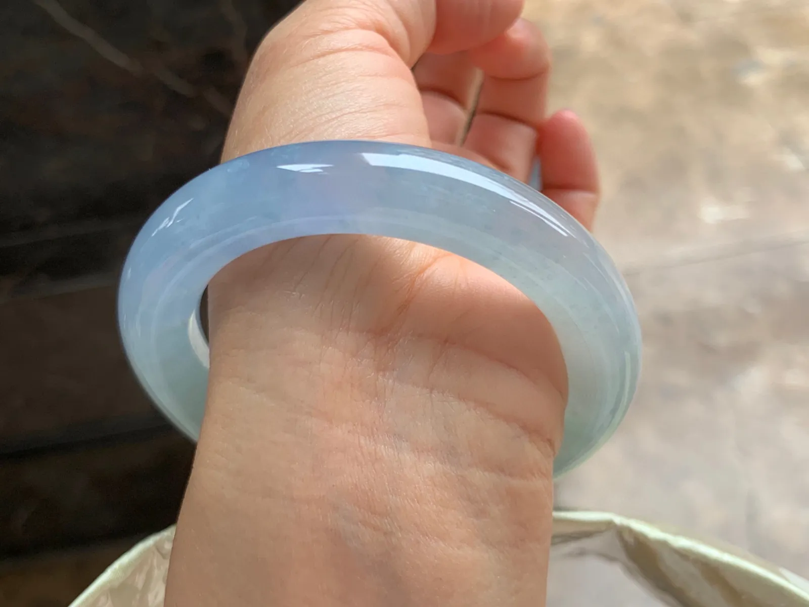 56.5-12mm
冰紫圆条手镯 淡茄紫 水润冰透 上手漂亮