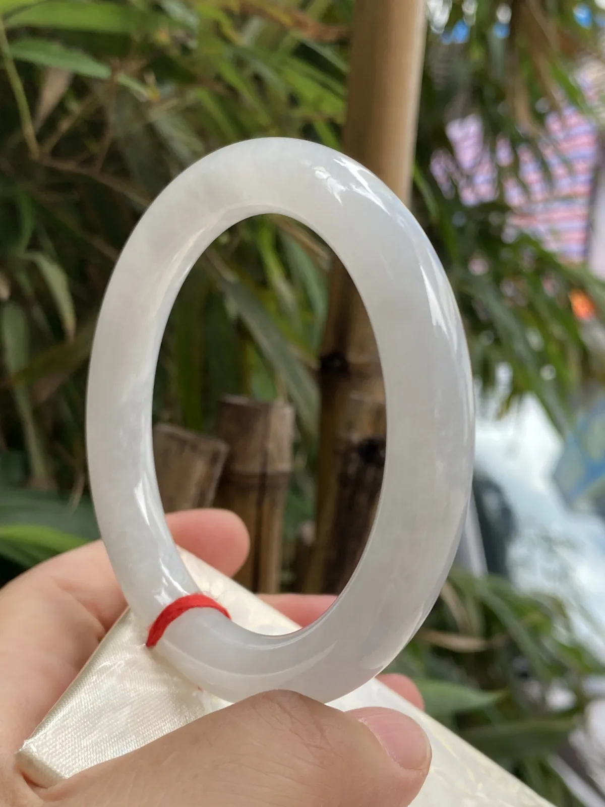 推荐【59.7圈圆条镯】大圈口，冰冰糯糯，水水润润，细腻，种老，水头好，超值～～ 细腻59.7*10.6*10.2