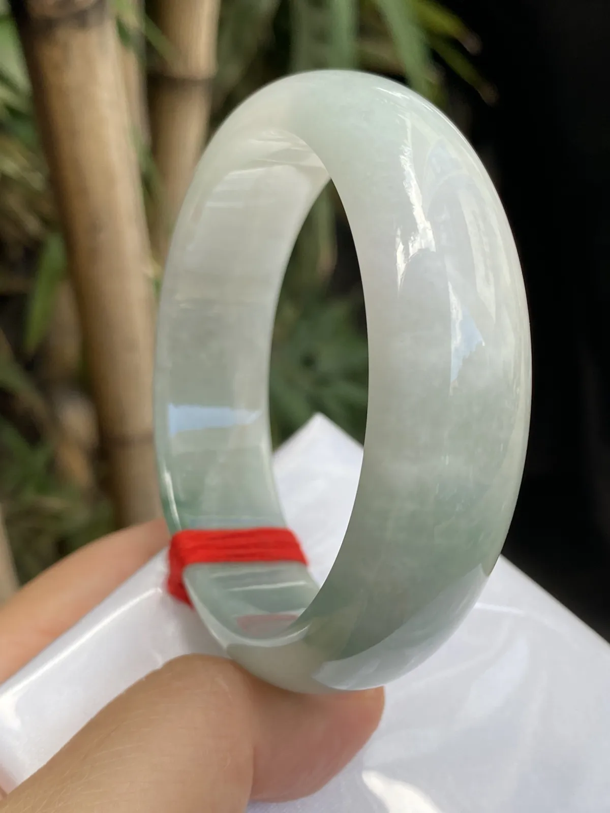 推荐【59.1圈飘花镯】一条水路经过超冰透，个别小纹不影响，大宽版，飘花美，种老，超值～～