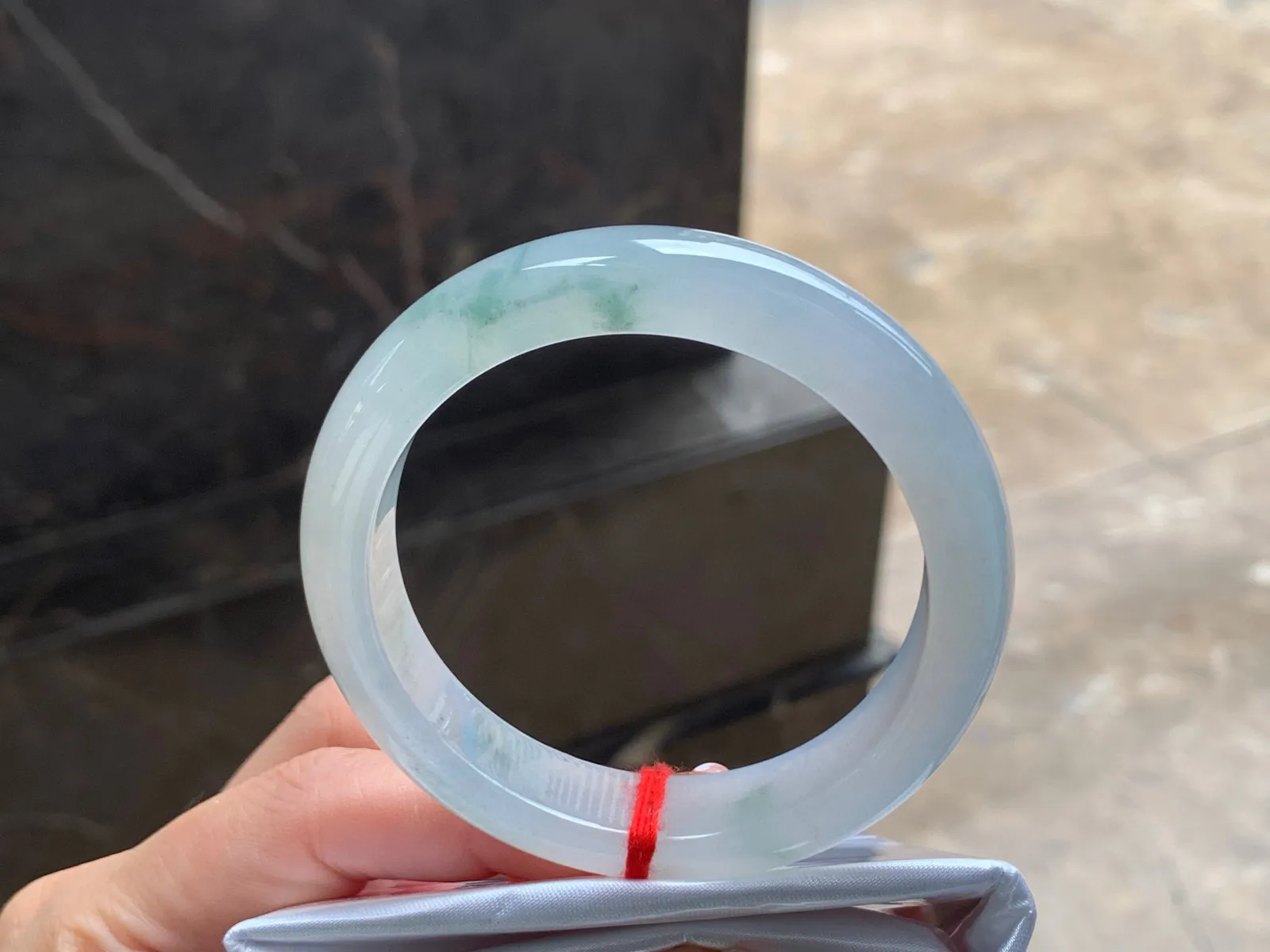 冰飘花手镯
干净清爽 51.5/11.9/7.8mm