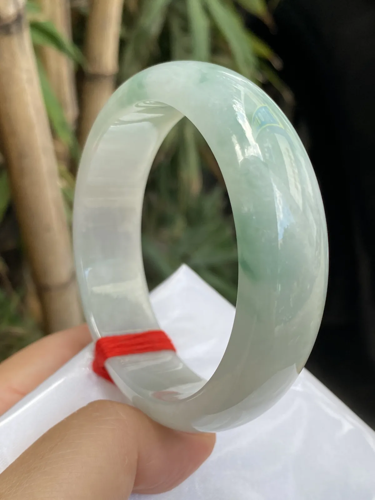 推荐【59.1圈飘花镯】一条水路经过超冰透，个别小纹不影响，大宽版，飘花美，种老，超值～～