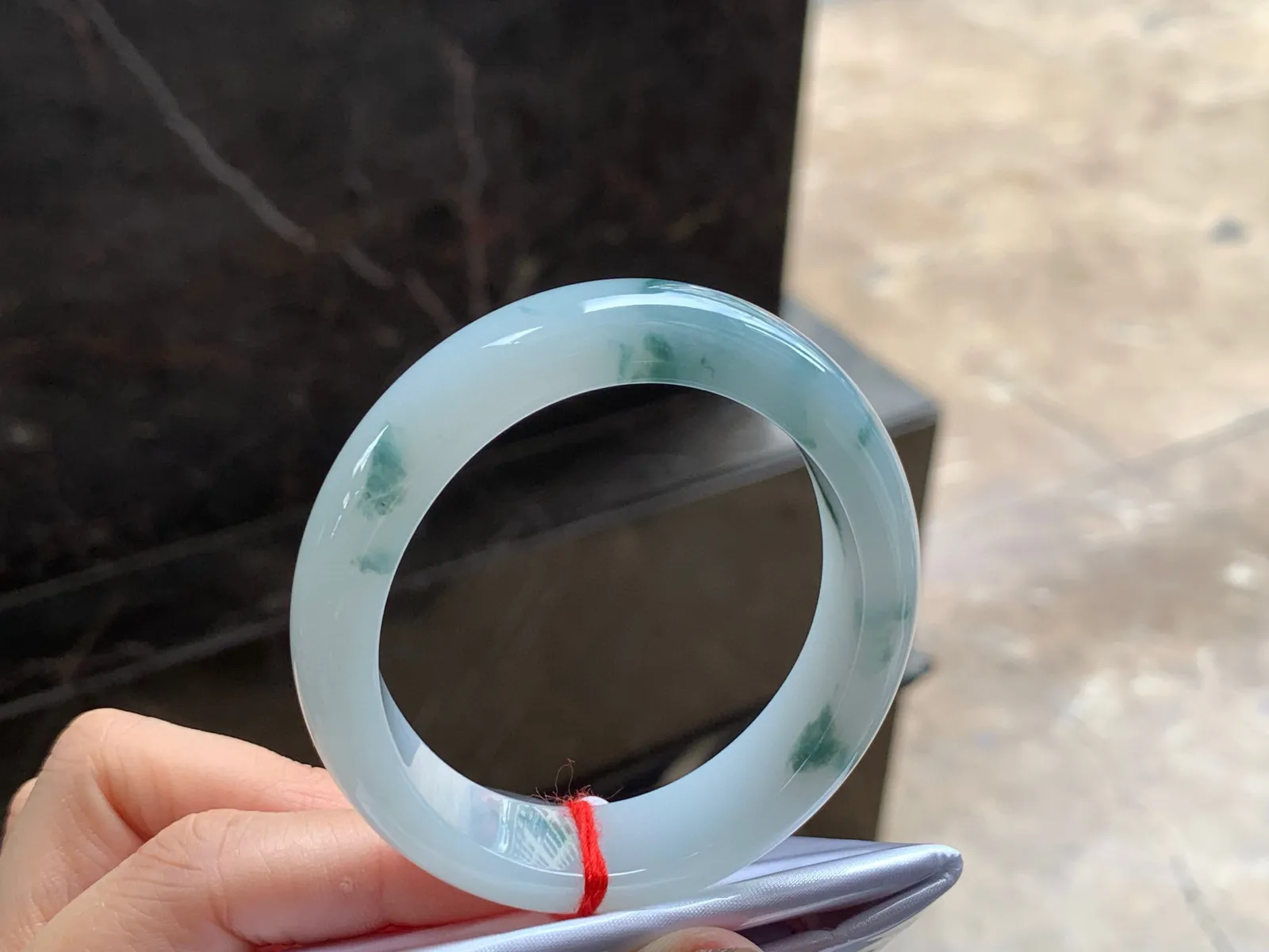 飘花贵妃镯
细腻清爽 54.8/13/8mm