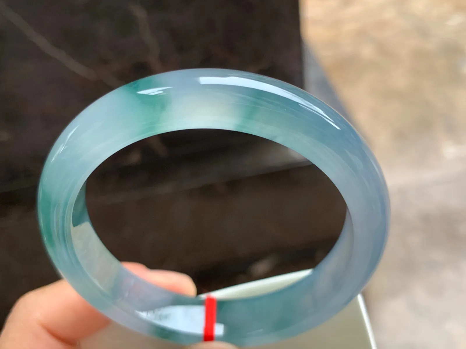 57-12.5-8.5mm
冰种飘花手镯 水润冰透 起胶的料子 性价比不错的