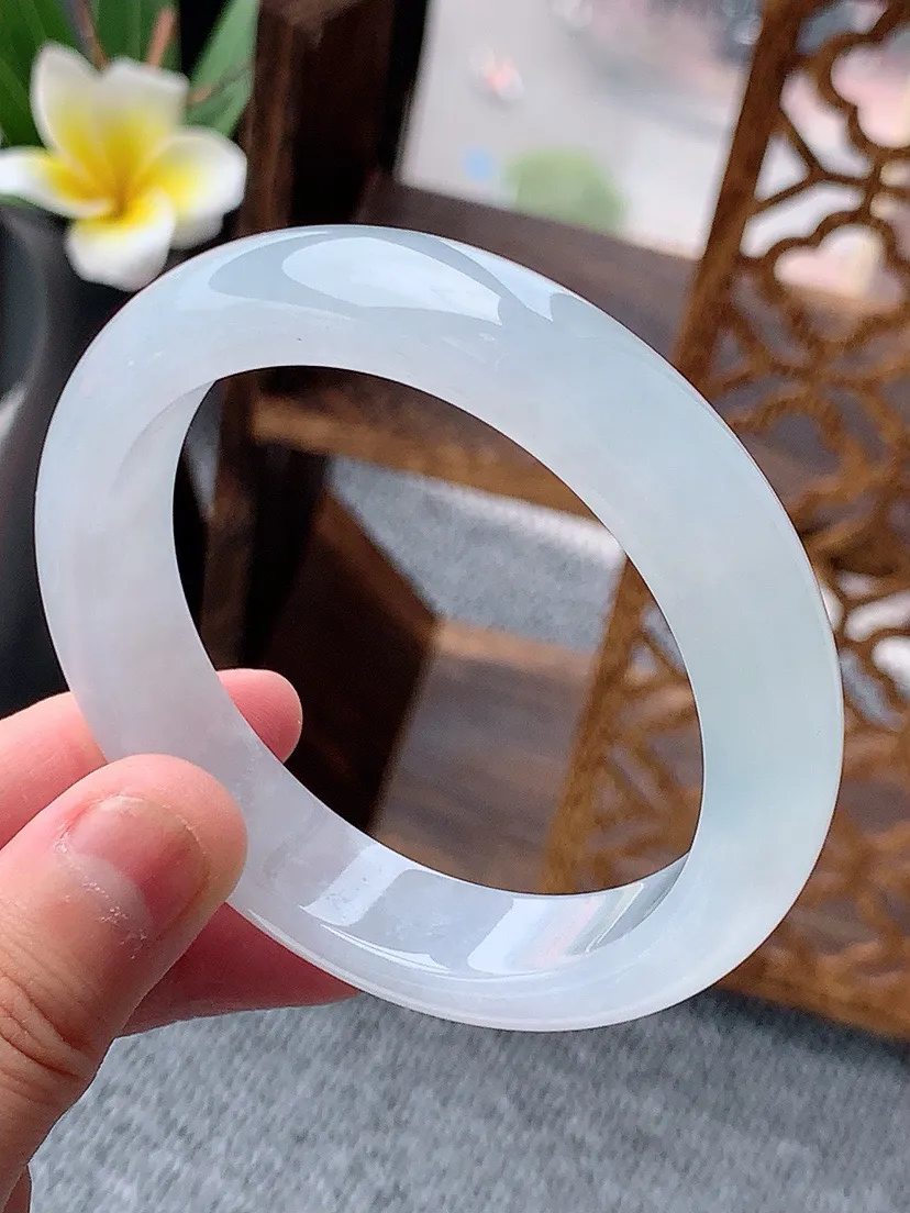 a货翡翠老坑白月光正装正圈手镯56-57圈口 尺寸56×12.5×8.3mm 重量61.08g 05