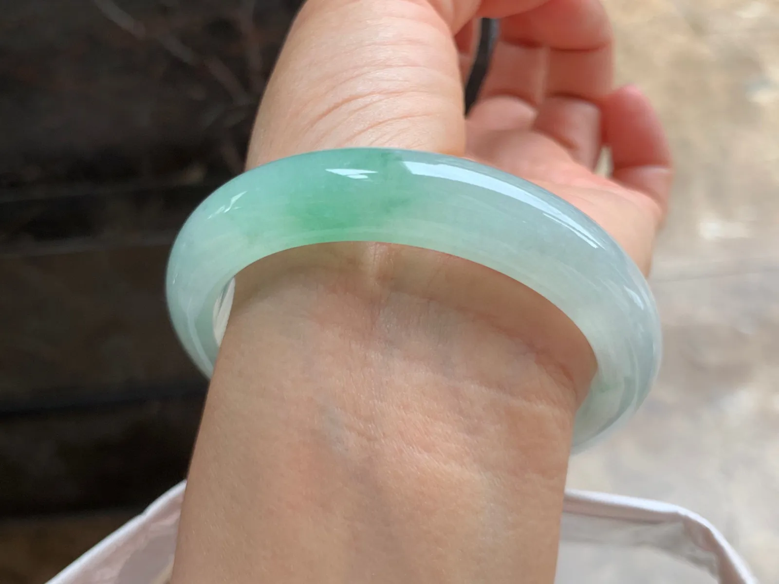 57-13-8mm
带色手镯 底子细腻干净 颜色清新