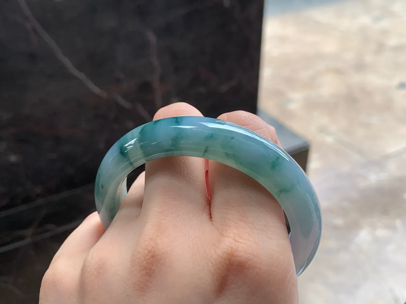 飘花手镯
玉质细腻 55/12.3/8.8mm