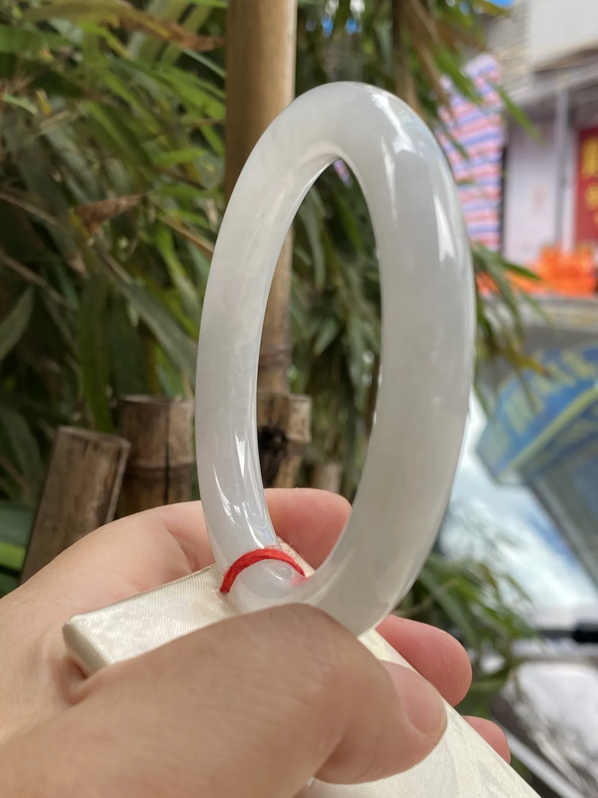 推荐【59.7圈圆条镯】大圈口，冰冰糯糯，水水润润，细腻，种老，水头好，超值～～ 细腻59.7*10.6*10.2