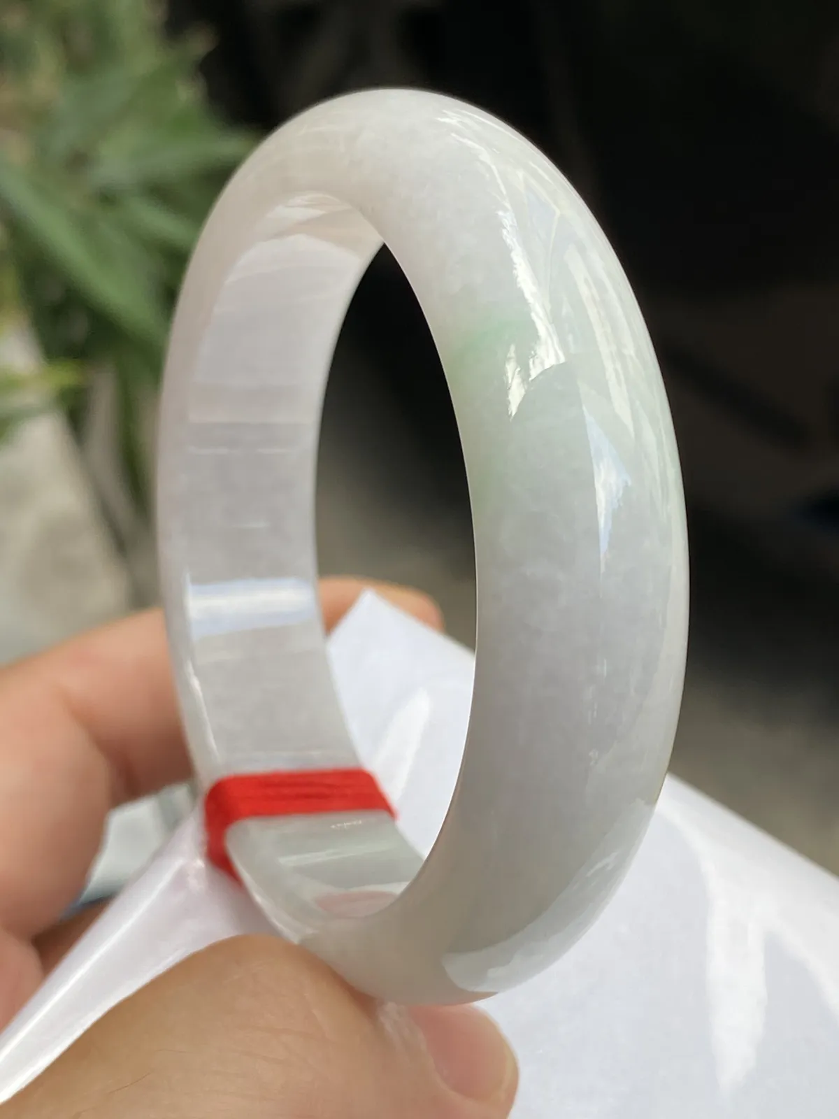推荐【54圈飘绿镯】飘淡绿花，水润，细腻，种老，水头好，超值～～
