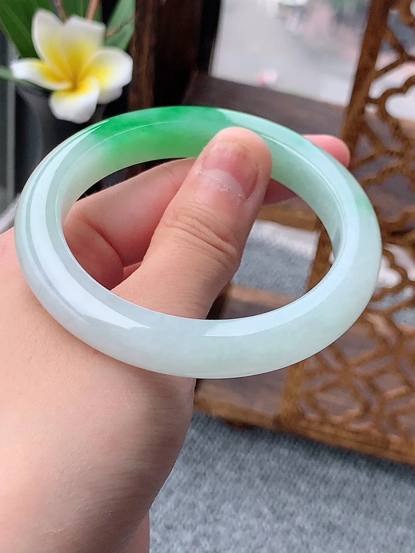 a货翡翠老坑飘阳绿正装正圈手镯55-56圈口 尺寸55.8×9.5×8.8mm 重量54.20g 0531 A71