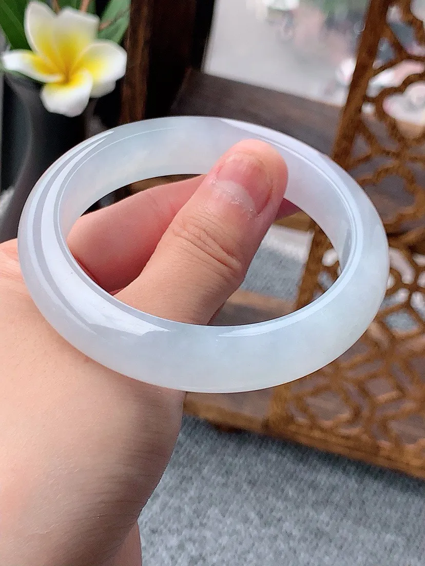 a货翡翠老坑白月光正装正圈手镯56-57圈口 尺寸56×12.5×8.3mm 重量61.08g 0531