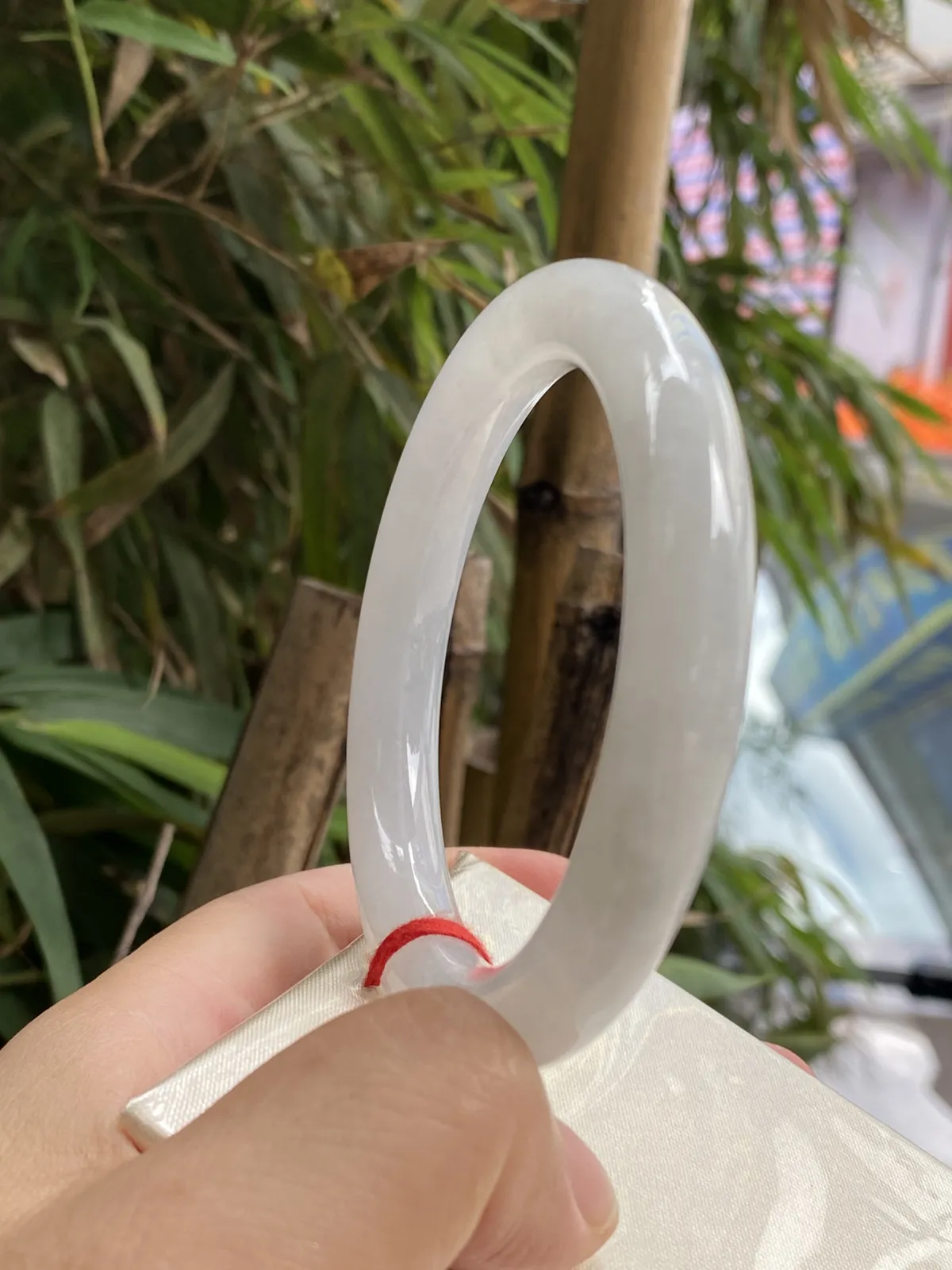 推荐【59.7圈圆条镯】大圈口，冰冰糯糯，水水润润，细腻，种老，水头好，超值～～ 细腻59.7*10.6*10.2