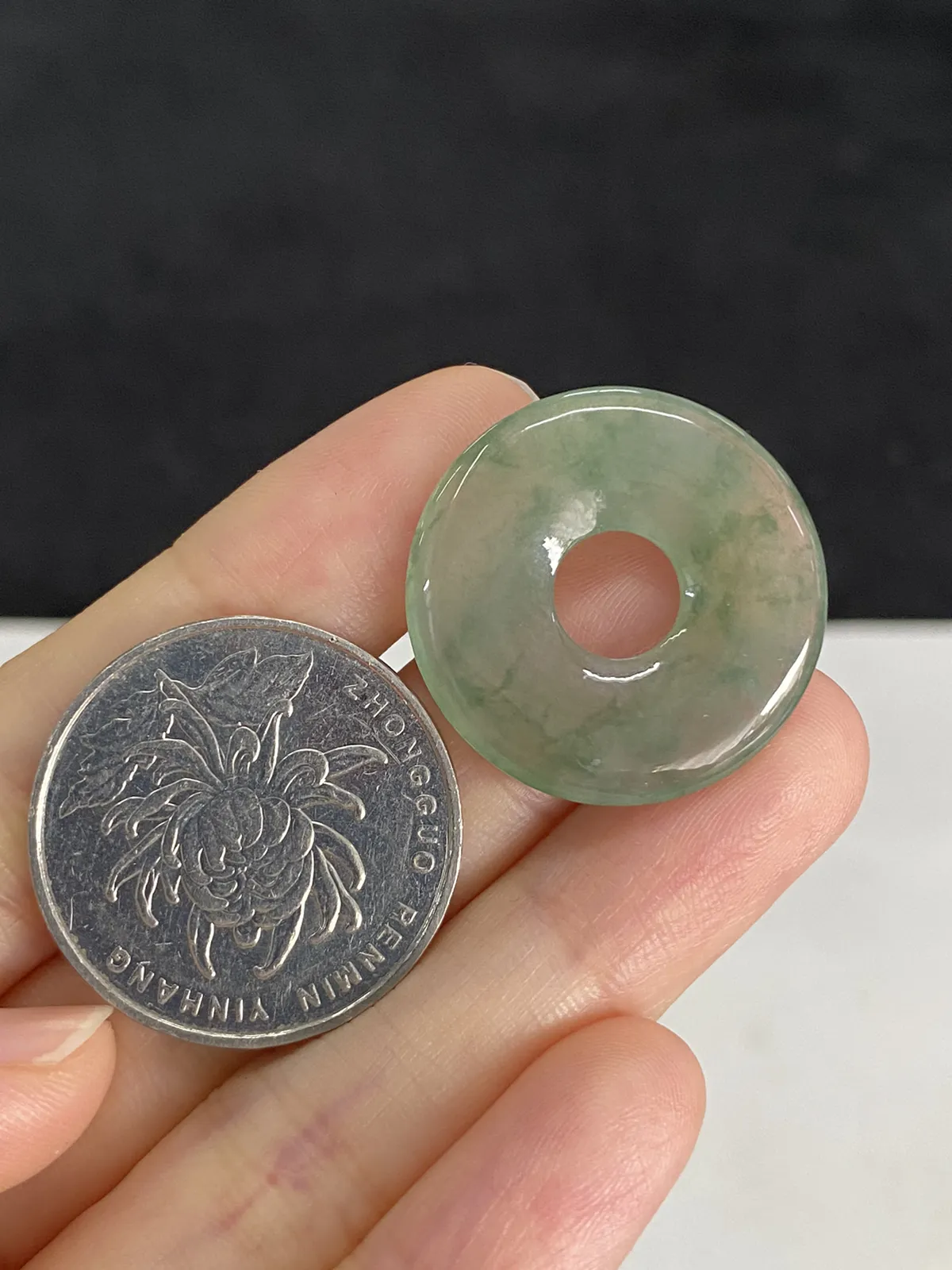 翡翠冰糯种绿色平安扣