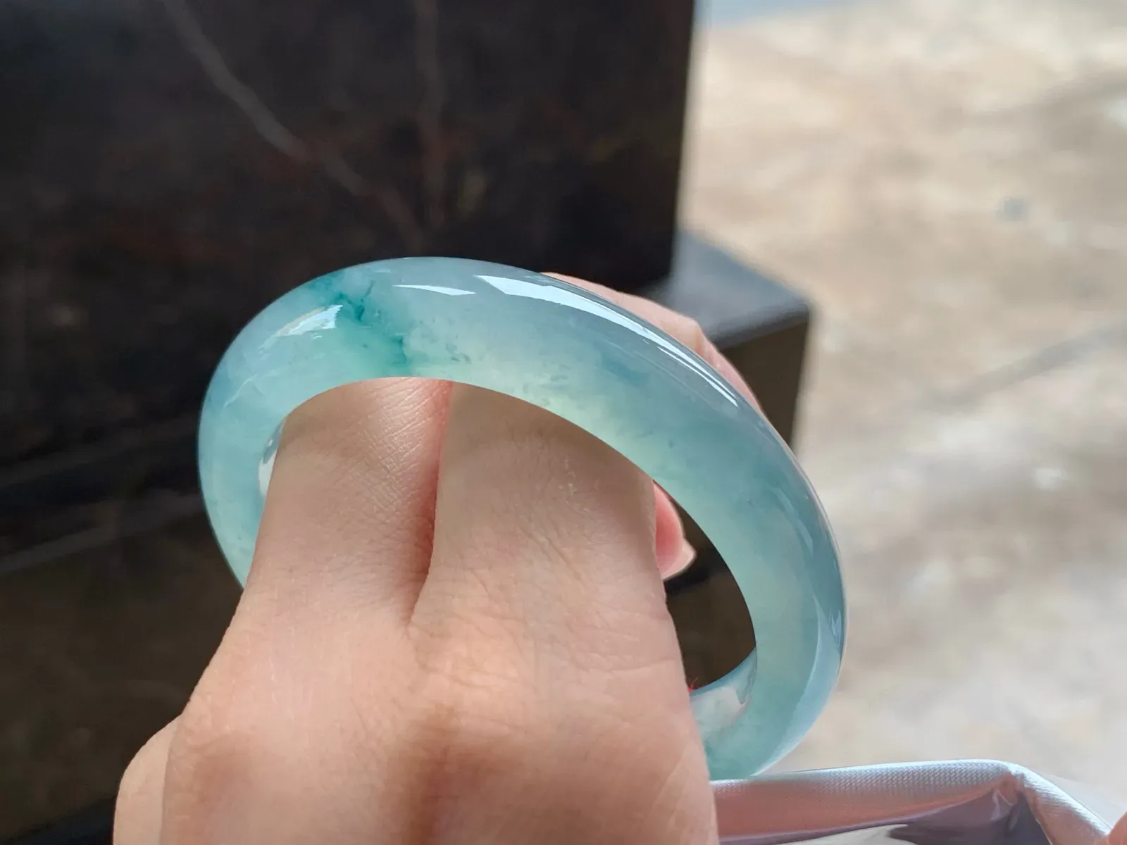 冰晴飘花贵妃镯
种老55.4/12/8mm