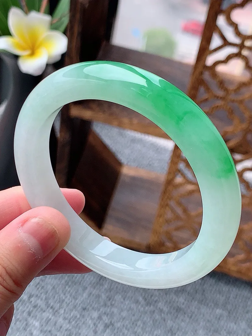 a货翡翠老坑飘阳绿正装正圈手镯55-56圈口 尺寸55.8×9.5×8.8mm 重量54.20g 0531 A71